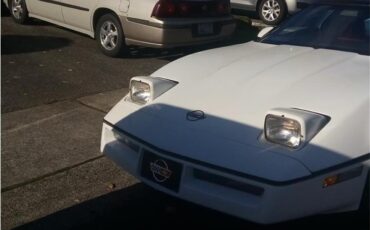 Chevrolet-Corvette-c4-1985-White-Red-3