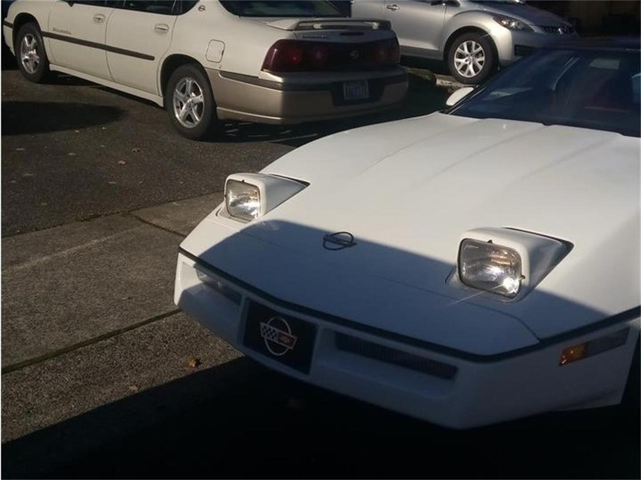 Chevrolet-Corvette-c4-1985-White-Red-3