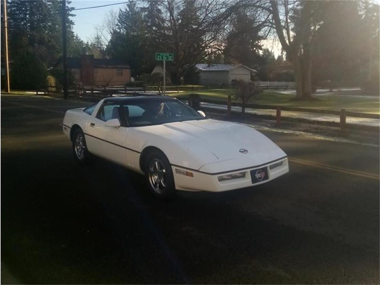 Chevrolet-Corvette-c4-1985-White-Red-4