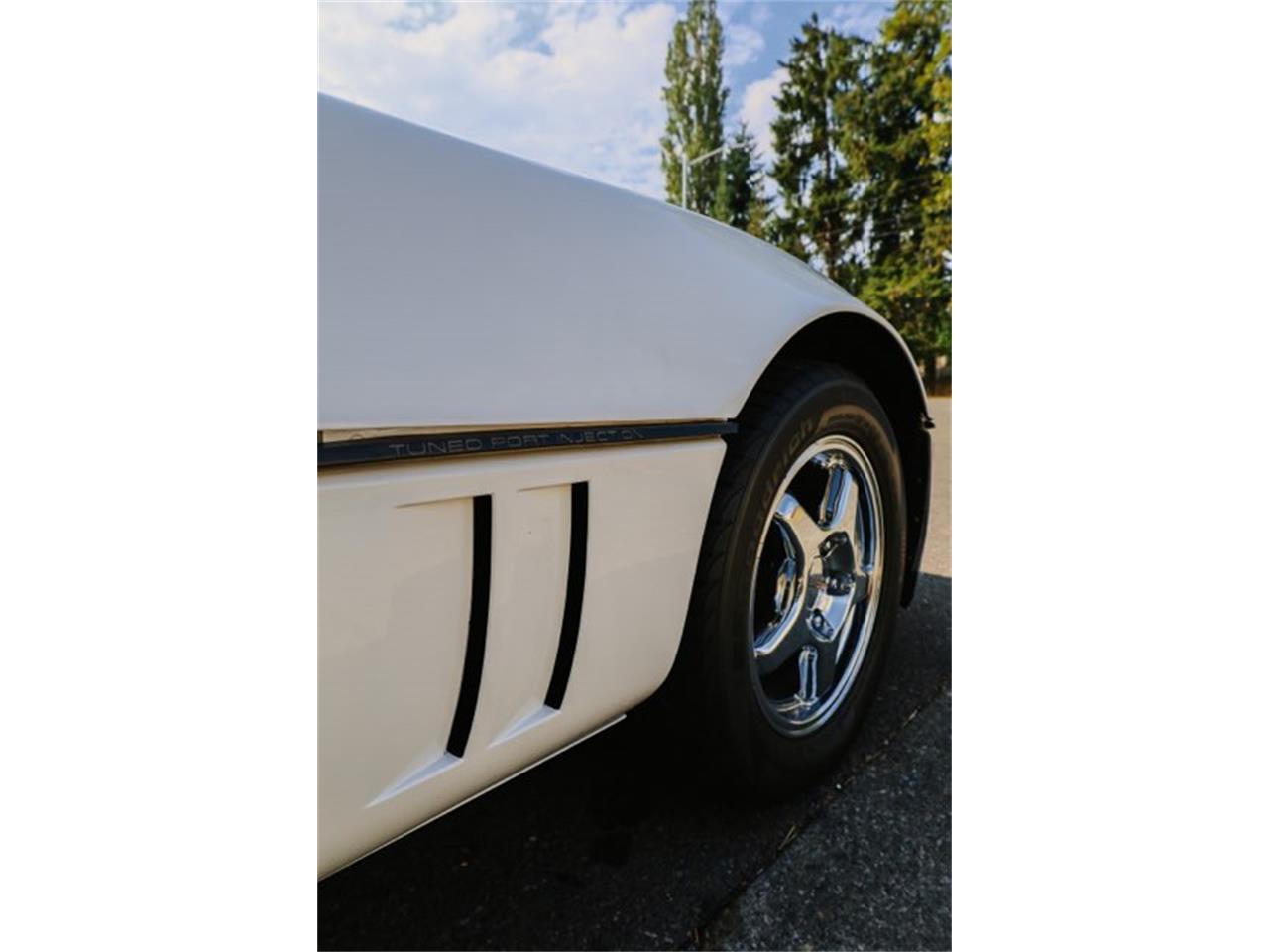 Chevrolet-Corvette-c4-1985-White-Red-5