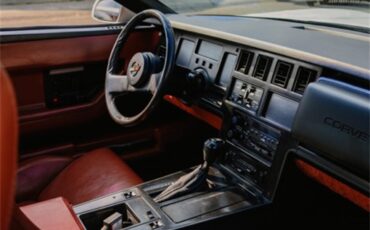Chevrolet-Corvette-c4-1985-White-Red-9