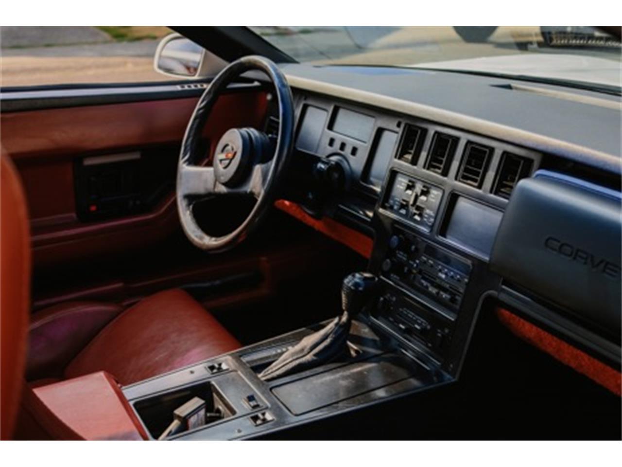 Chevrolet-Corvette-c4-1985-White-Red-9