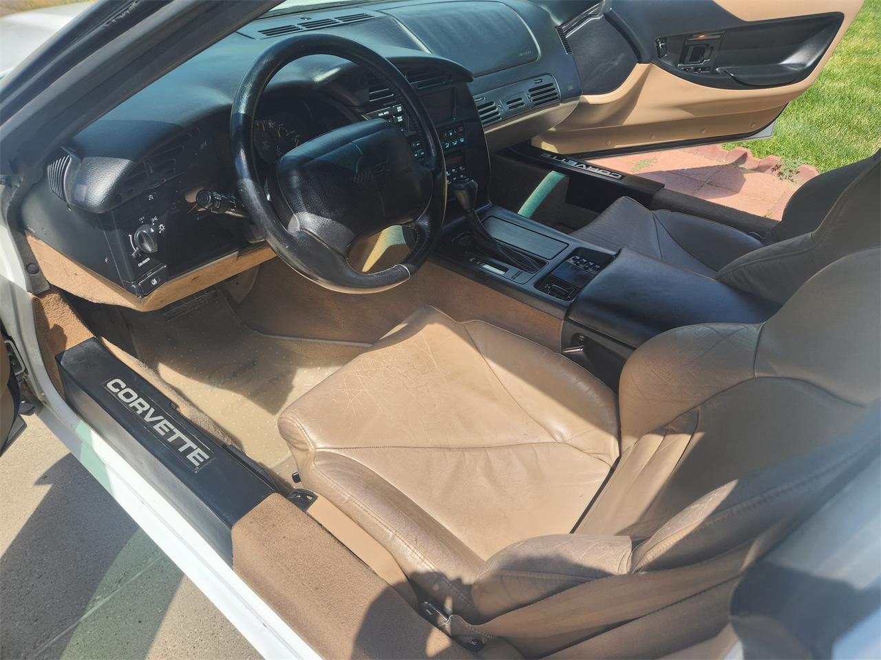 Chevrolet-Corvette-c4-1994-White-BlackTan-12