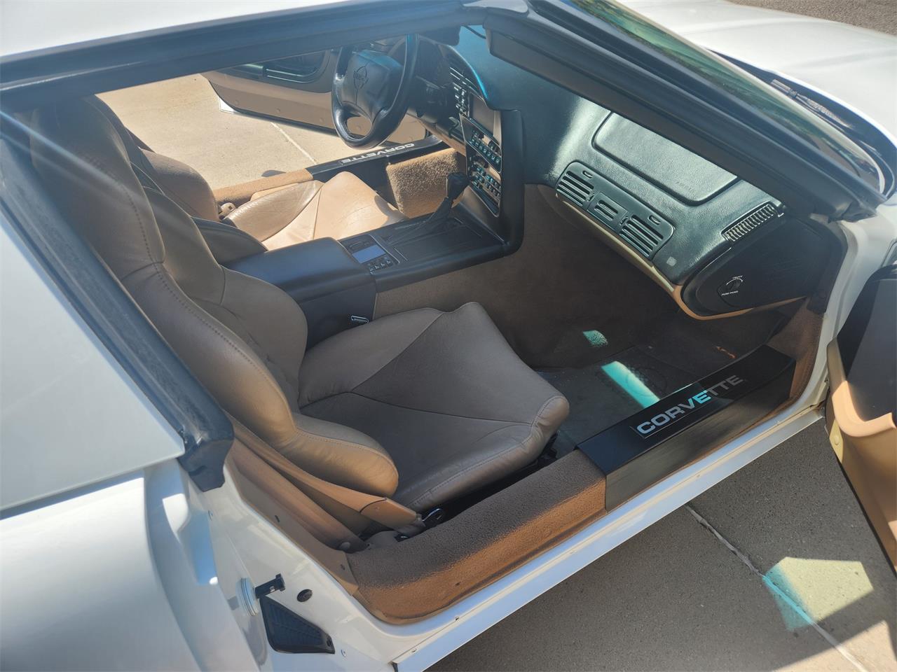 Chevrolet-Corvette-c4-1994-White-BlackTan-14