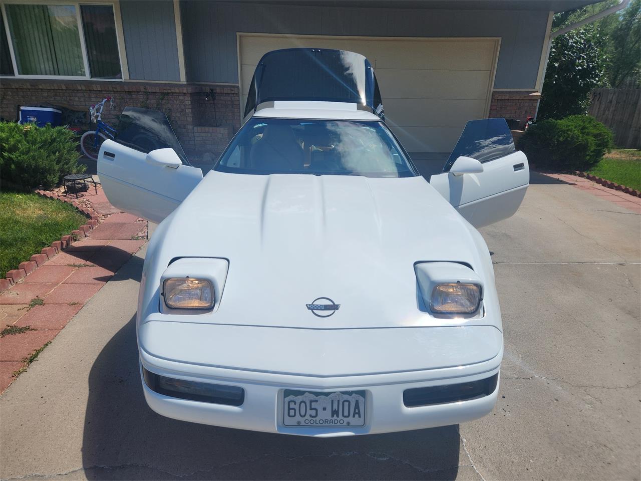 Chevrolet-Corvette-c4-1994-White-BlackTan-3