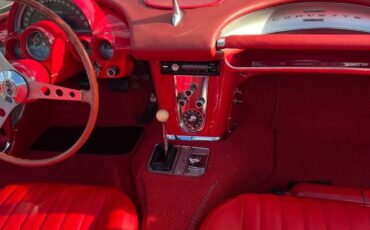 Chevrolet-Corvette-convertible-1960-red-10