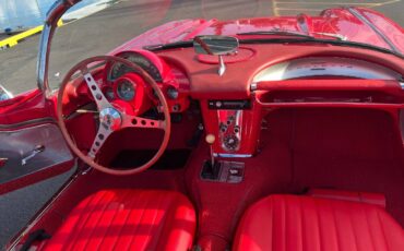 Chevrolet-Corvette-convertible-1960-red-12