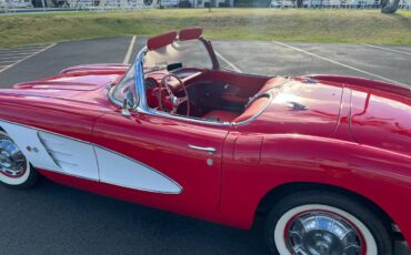 Chevrolet-Corvette-convertible-1960-red-4