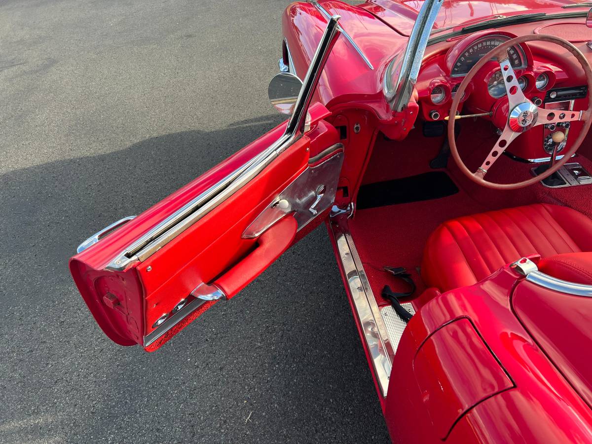 Chevrolet-Corvette-convertible-1960-red-7
