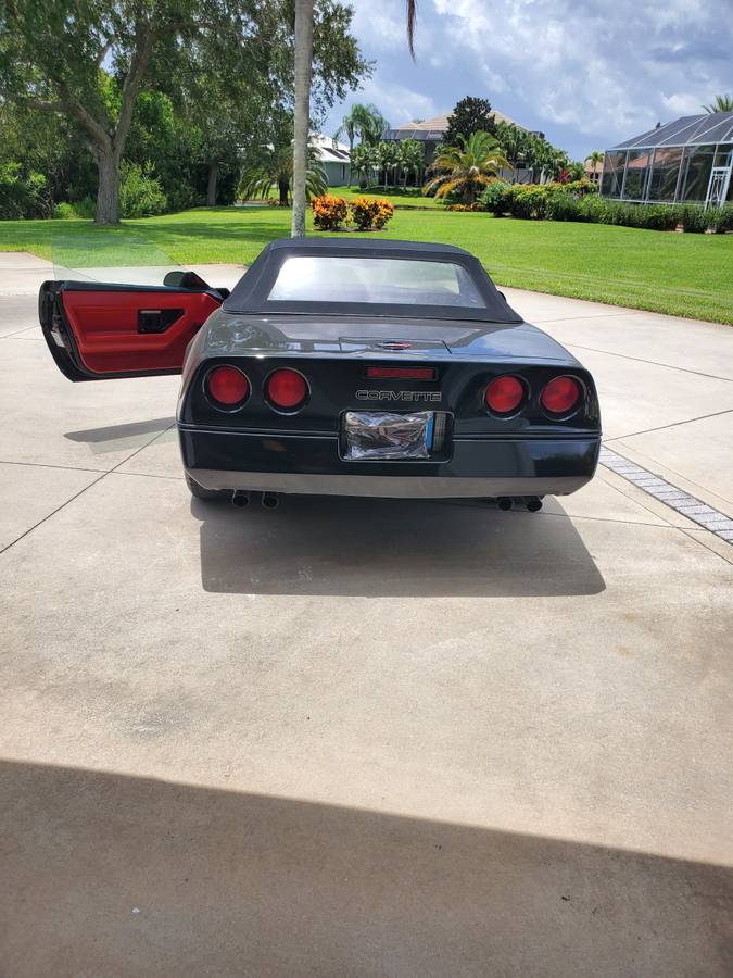 Chevrolet-Corvette-convertible-1987-black-3