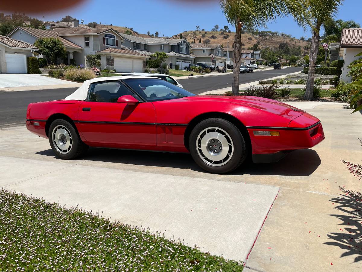 Chevrolet-Corvette-convertible-1987-red