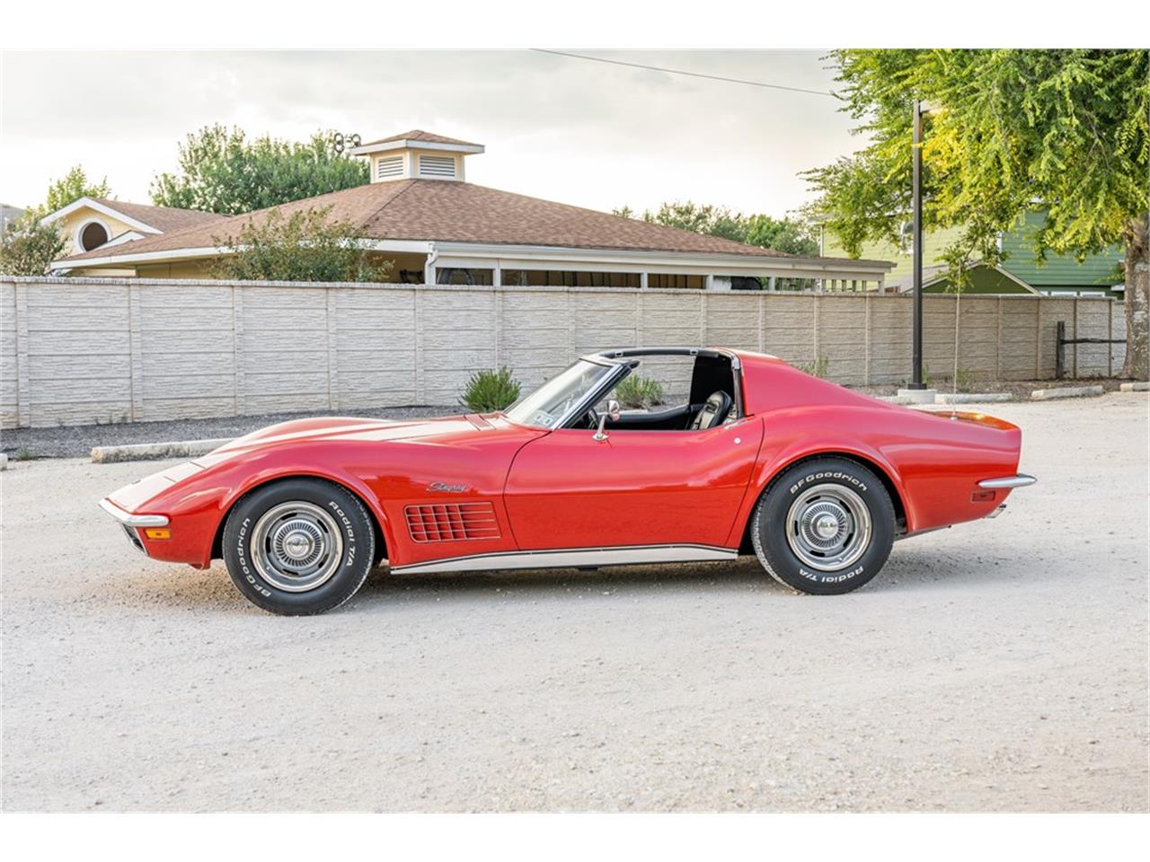 Chevrolet-Corvette-stingray-1971-Red-Black-22