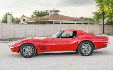 Chevrolet-Corvette-stingray-1971-Red-Black-23