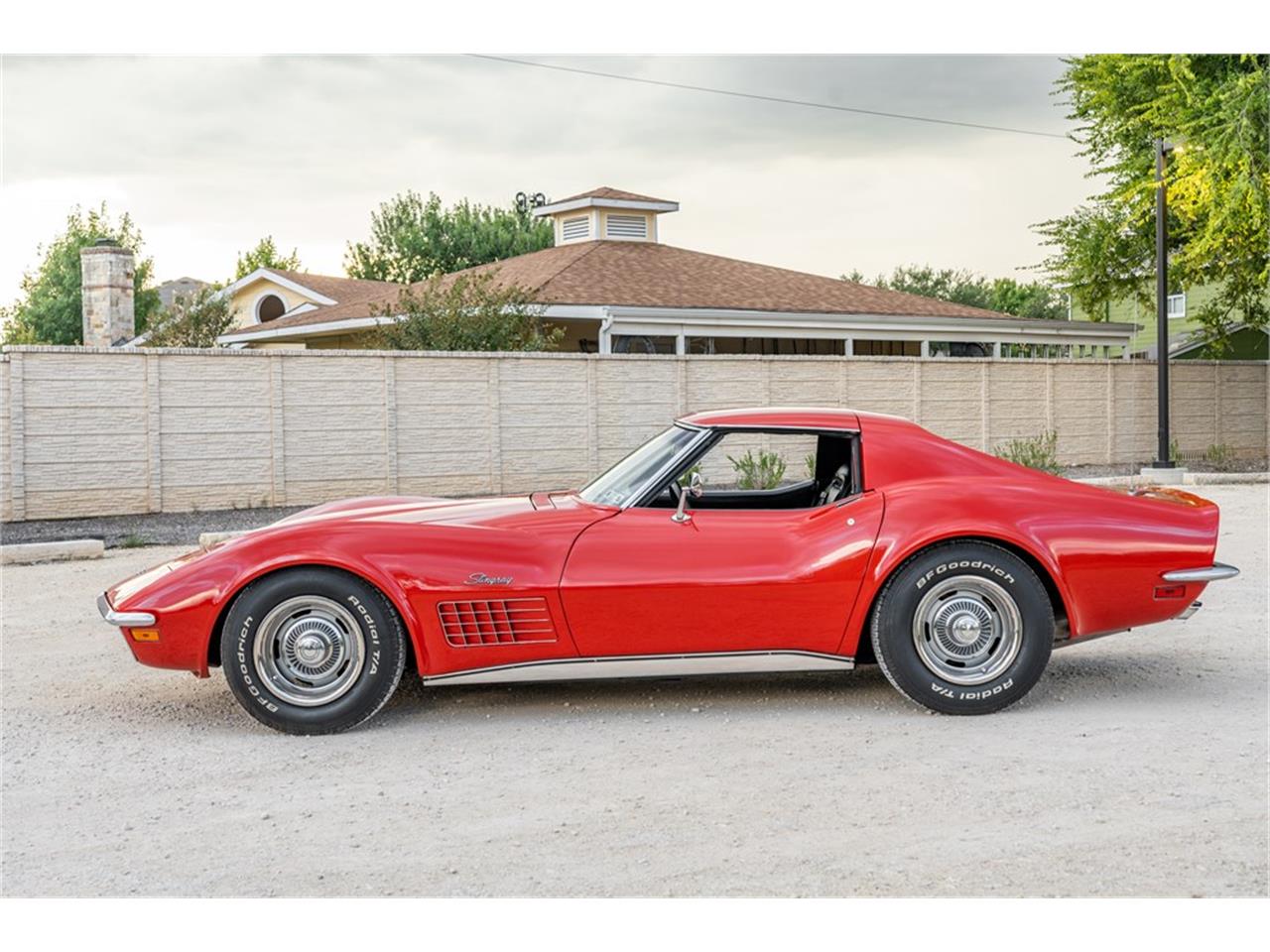 Chevrolet-Corvette-stingray-1971-Red-Black-23