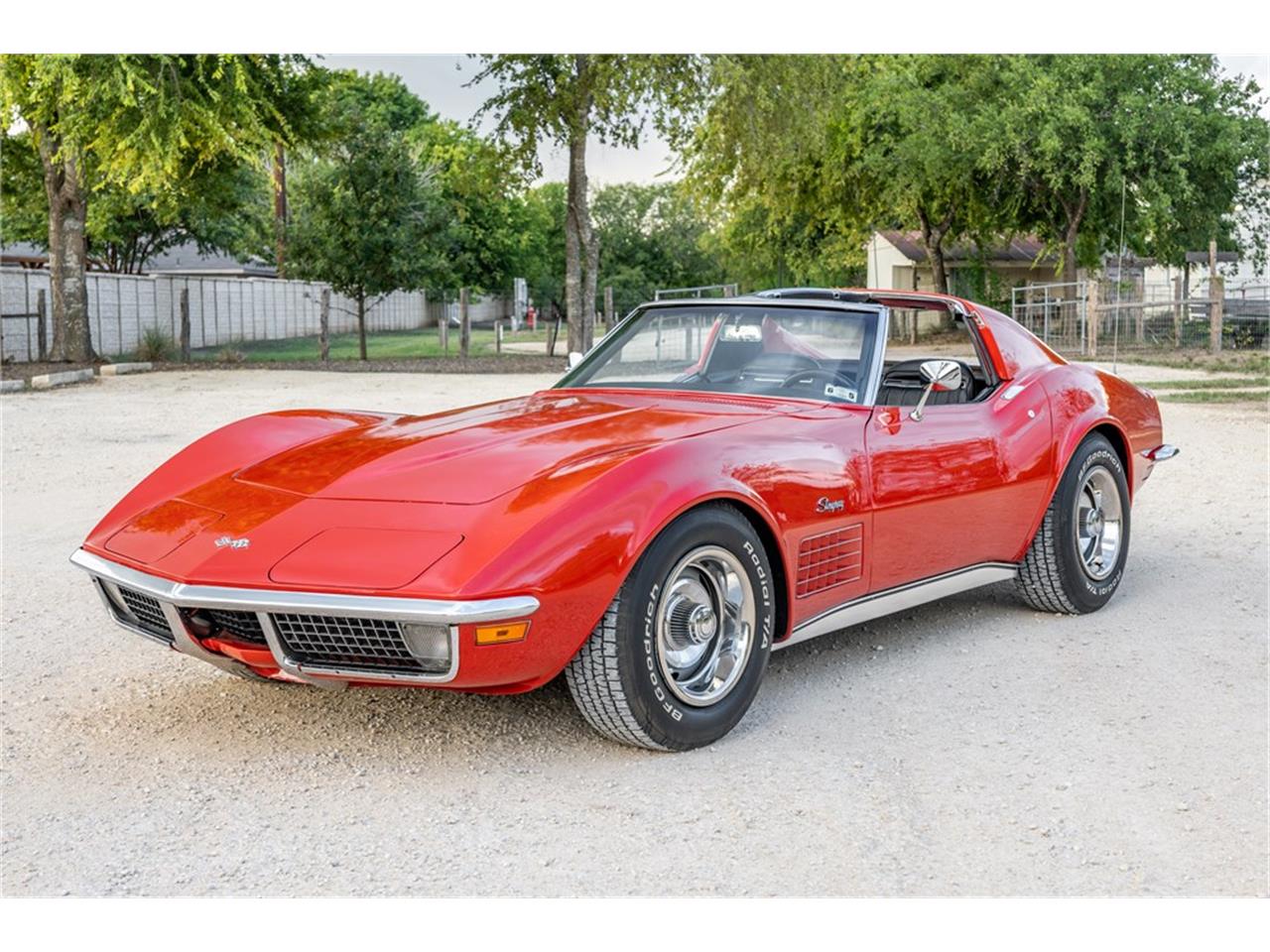 Chevrolet-Corvette-stingray-1971-Red-Black-4