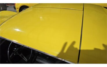 Chevrolet-Corvette-stingray-1971-Sunflower-Yellow-Black-2