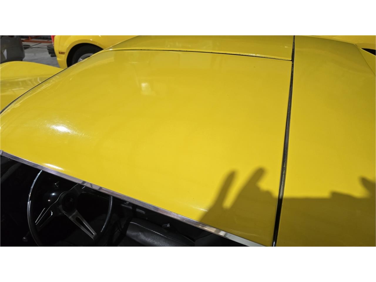 Chevrolet-Corvette-stingray-1971-Sunflower-Yellow-Black-2