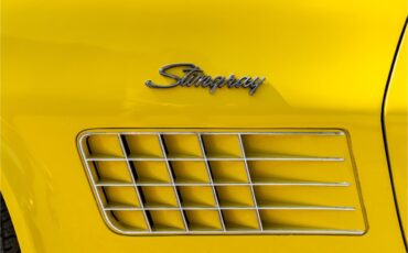 Chevrolet-Corvette-stingray-1971-Sunflower-Yellow-Black-23