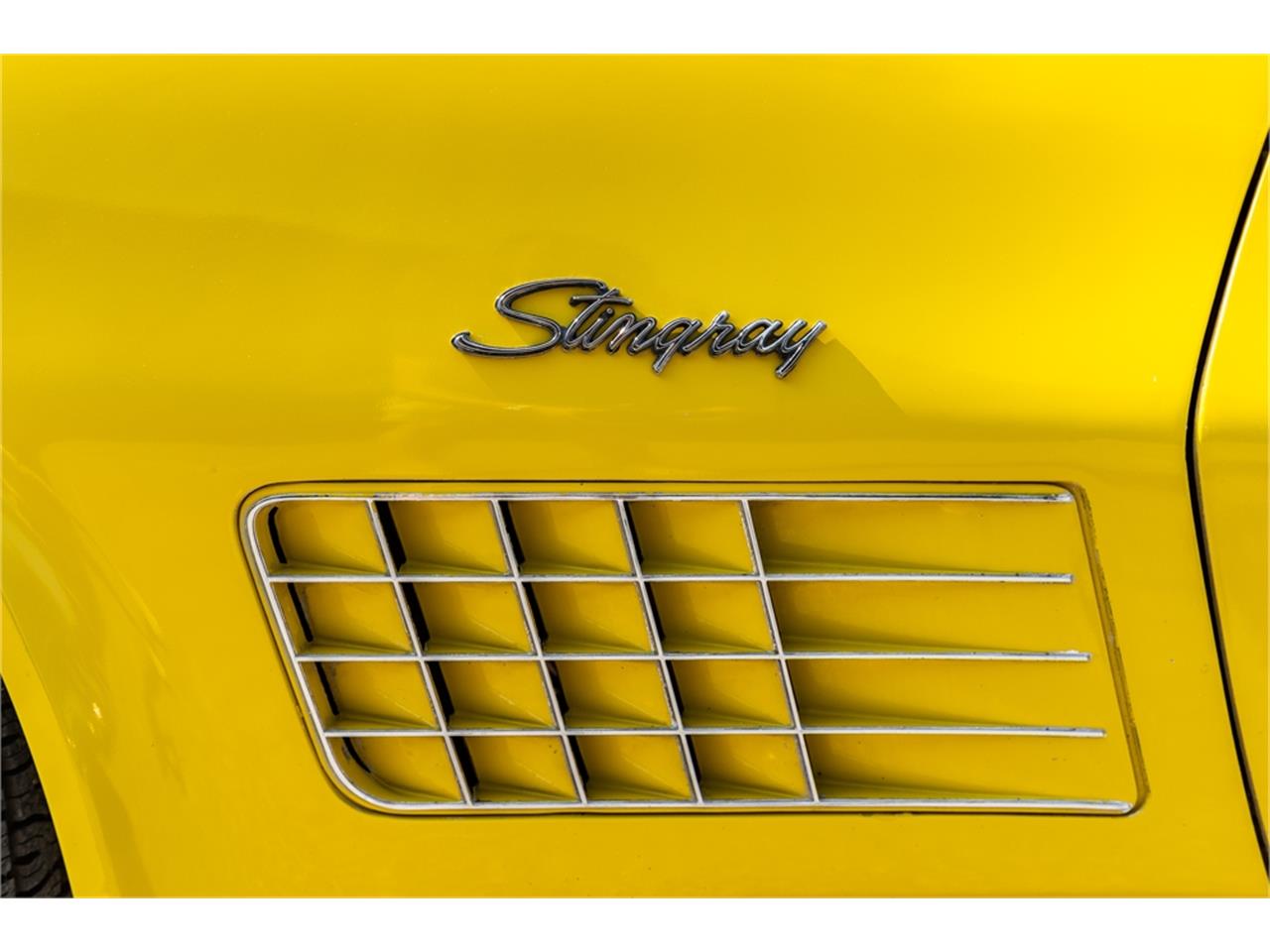Chevrolet-Corvette-stingray-1971-Sunflower-Yellow-Black-23