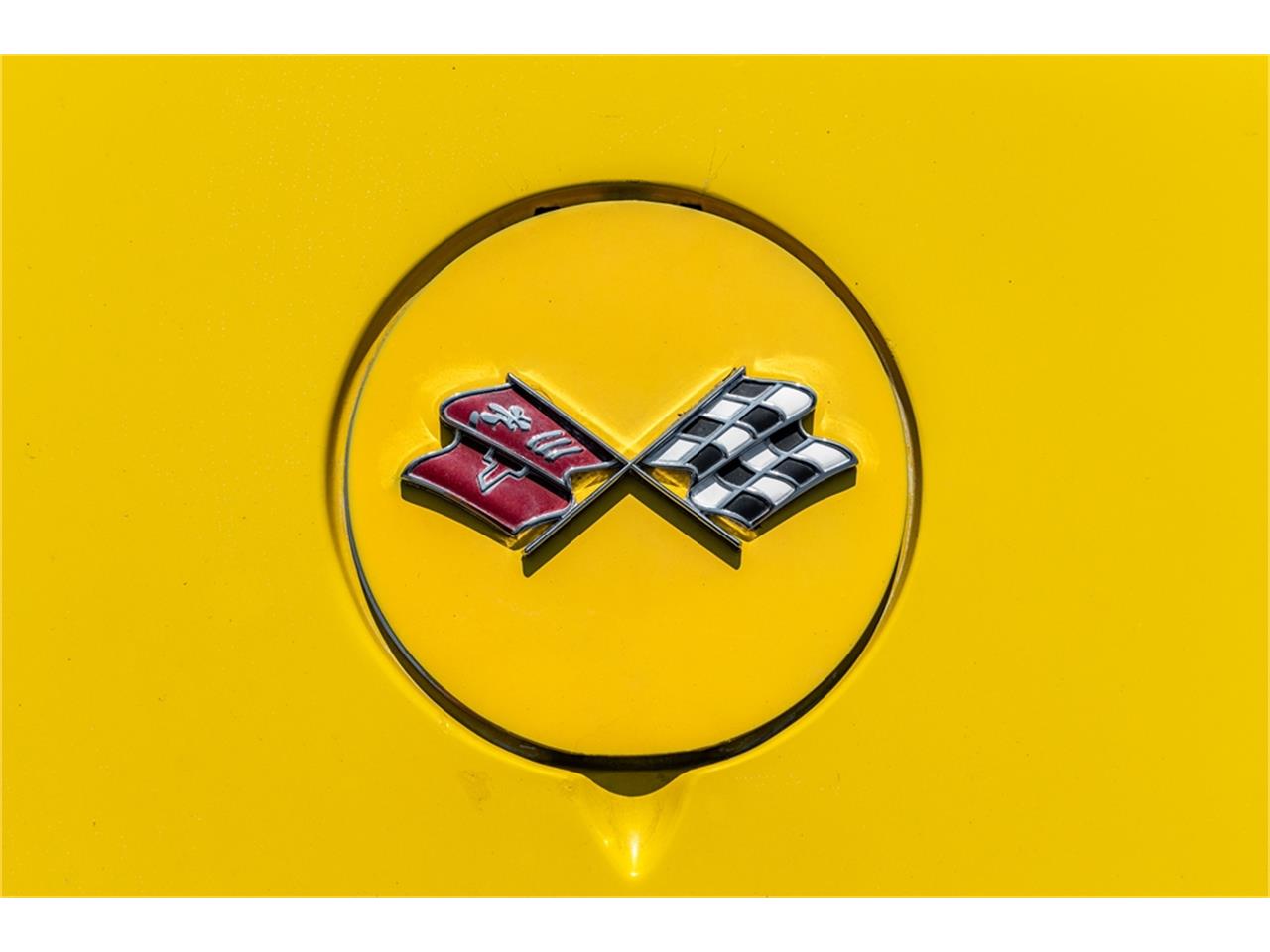 Chevrolet-Corvette-stingray-1971-Sunflower-Yellow-Black-24