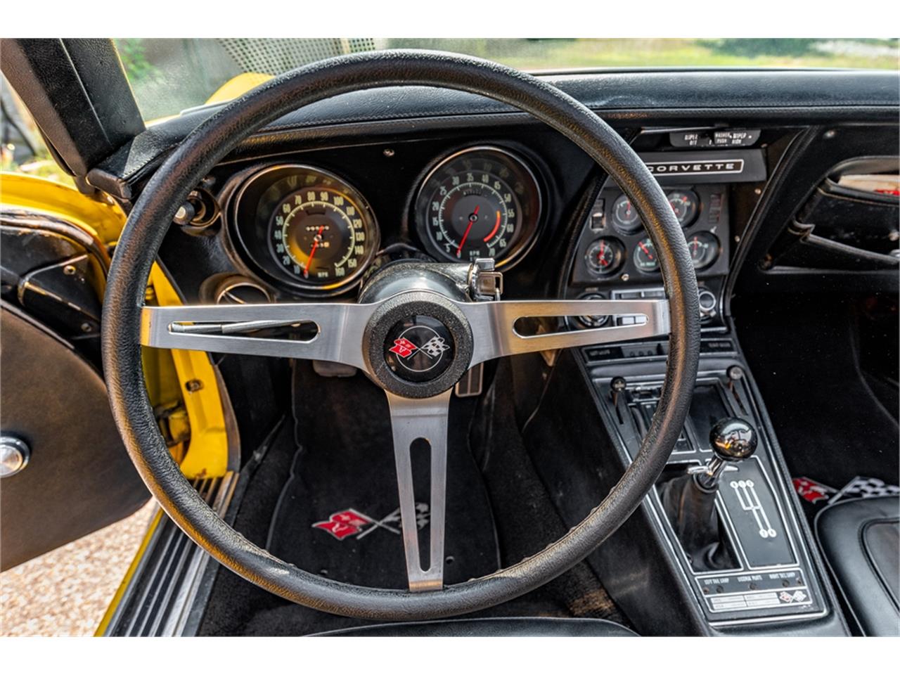 Chevrolet-Corvette-stingray-1971-Sunflower-Yellow-Black-29