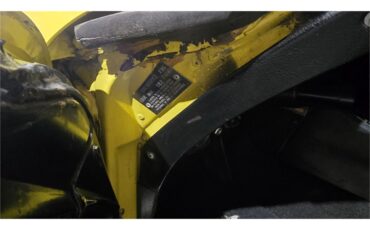 Chevrolet-Corvette-stingray-1971-Sunflower-Yellow-Black-3