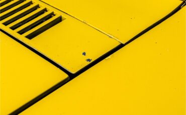 Chevrolet-Corvette-stingray-1971-Sunflower-Yellow-Black-33