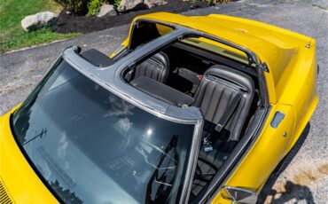 Chevrolet-Corvette-stingray-1971-Sunflower-Yellow-Black-36