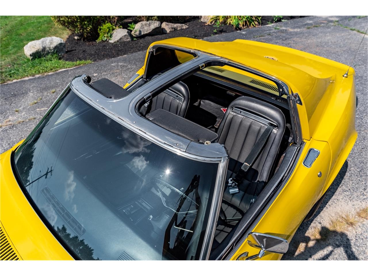 Chevrolet-Corvette-stingray-1971-Sunflower-Yellow-Black-36