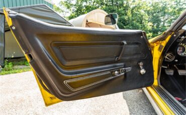 Chevrolet-Corvette-stingray-1971-Sunflower-Yellow-Black