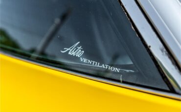 Chevrolet-Corvette-stingray-1971-Sunflower-Yellow-Black-38
