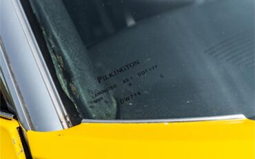 Chevrolet-Corvette-stingray-1971-Sunflower-Yellow-Black-39