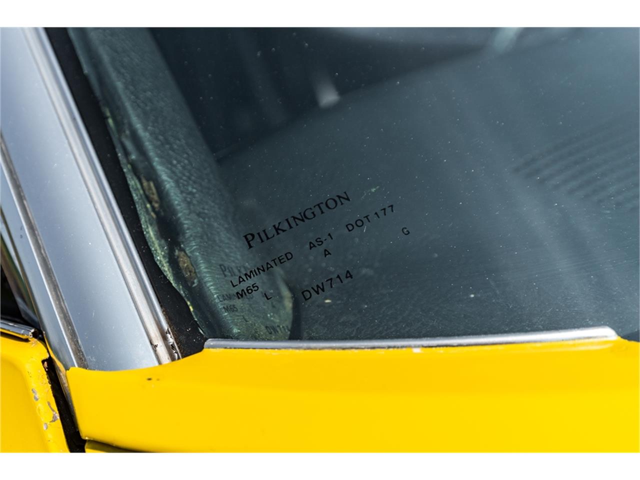 Chevrolet-Corvette-stingray-1971-Sunflower-Yellow-Black-39