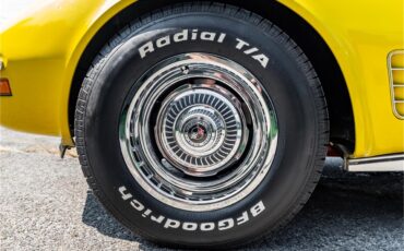 Chevrolet-Corvette-stingray-1971-Sunflower-Yellow-Black-40