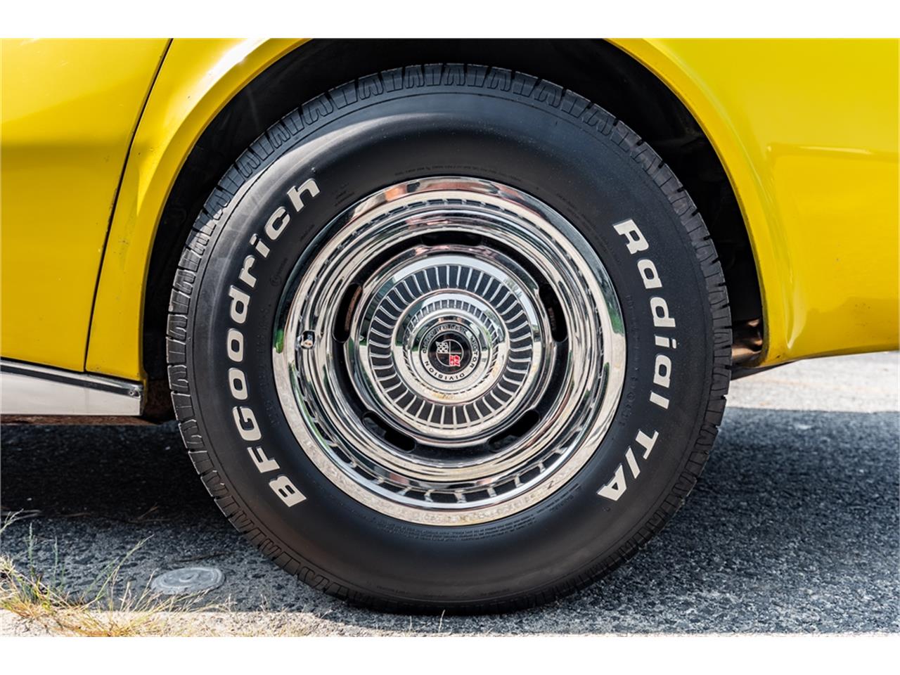 Chevrolet-Corvette-stingray-1971-Sunflower-Yellow-Black-41