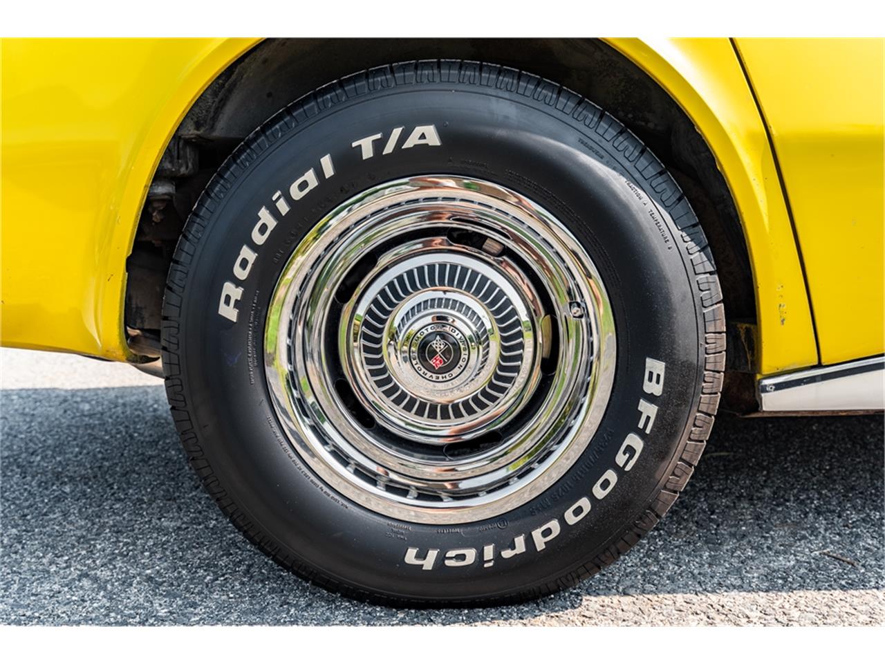 Chevrolet-Corvette-stingray-1971-Sunflower-Yellow-Black-42