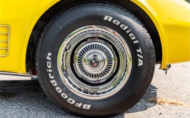 Chevrolet-Corvette-stingray-1971-Sunflower-Yellow-Black-43