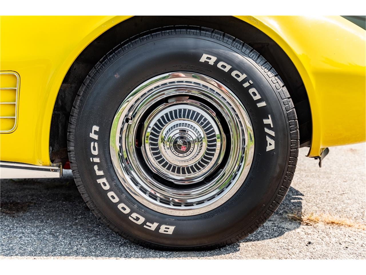 Chevrolet-Corvette-stingray-1971-Sunflower-Yellow-Black-43