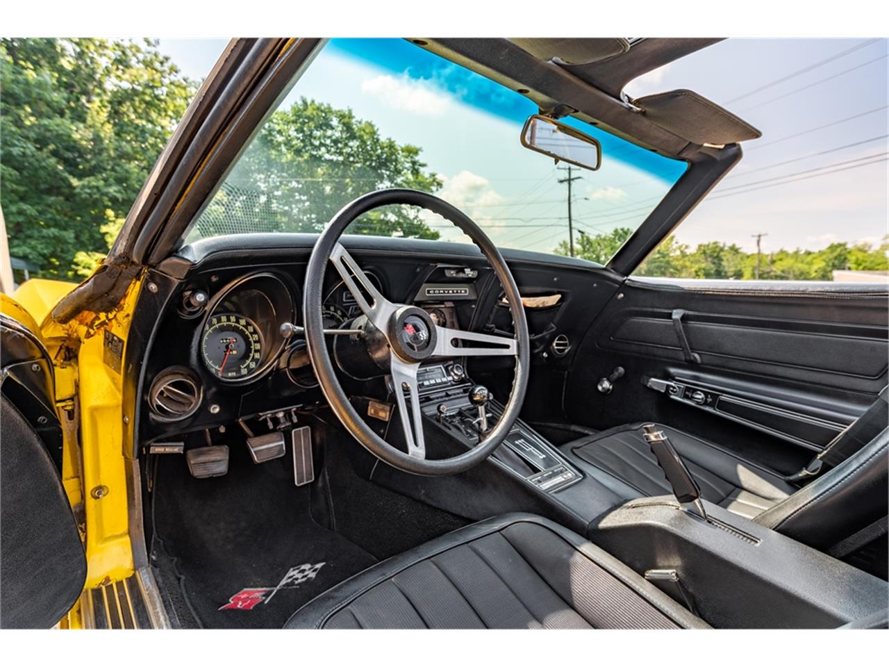 Chevrolet-Corvette-stingray-1971-Sunflower-Yellow-Black-45