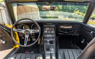Chevrolet-Corvette-stingray-1971-Sunflower-Yellow-Black-46