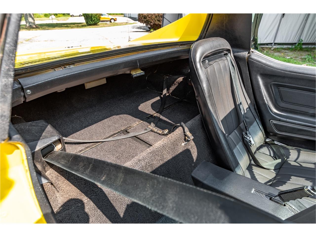Chevrolet-Corvette-stingray-1971-Sunflower-Yellow-Black-57