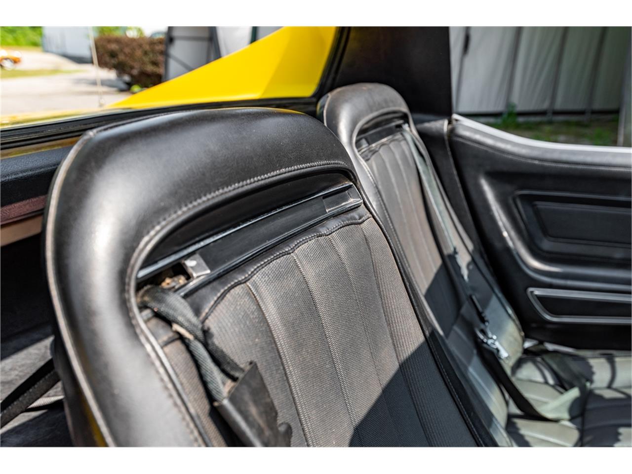 Chevrolet-Corvette-stingray-1971-Sunflower-Yellow-Black-58