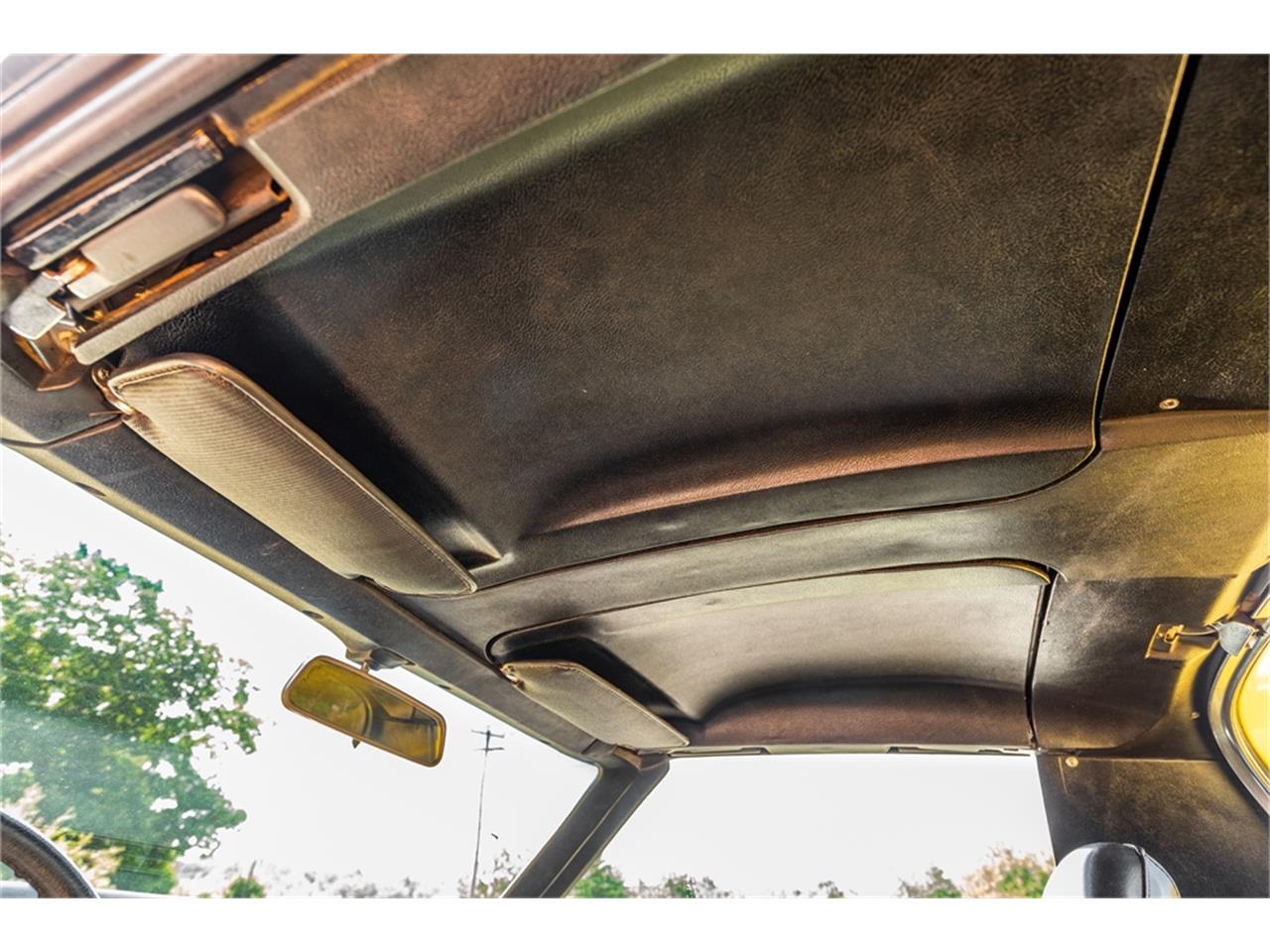 Chevrolet-Corvette-stingray-1971-Sunflower-Yellow-Black-59