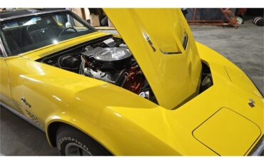 Chevrolet-Corvette-stingray-1971-Sunflower-Yellow-Black-65