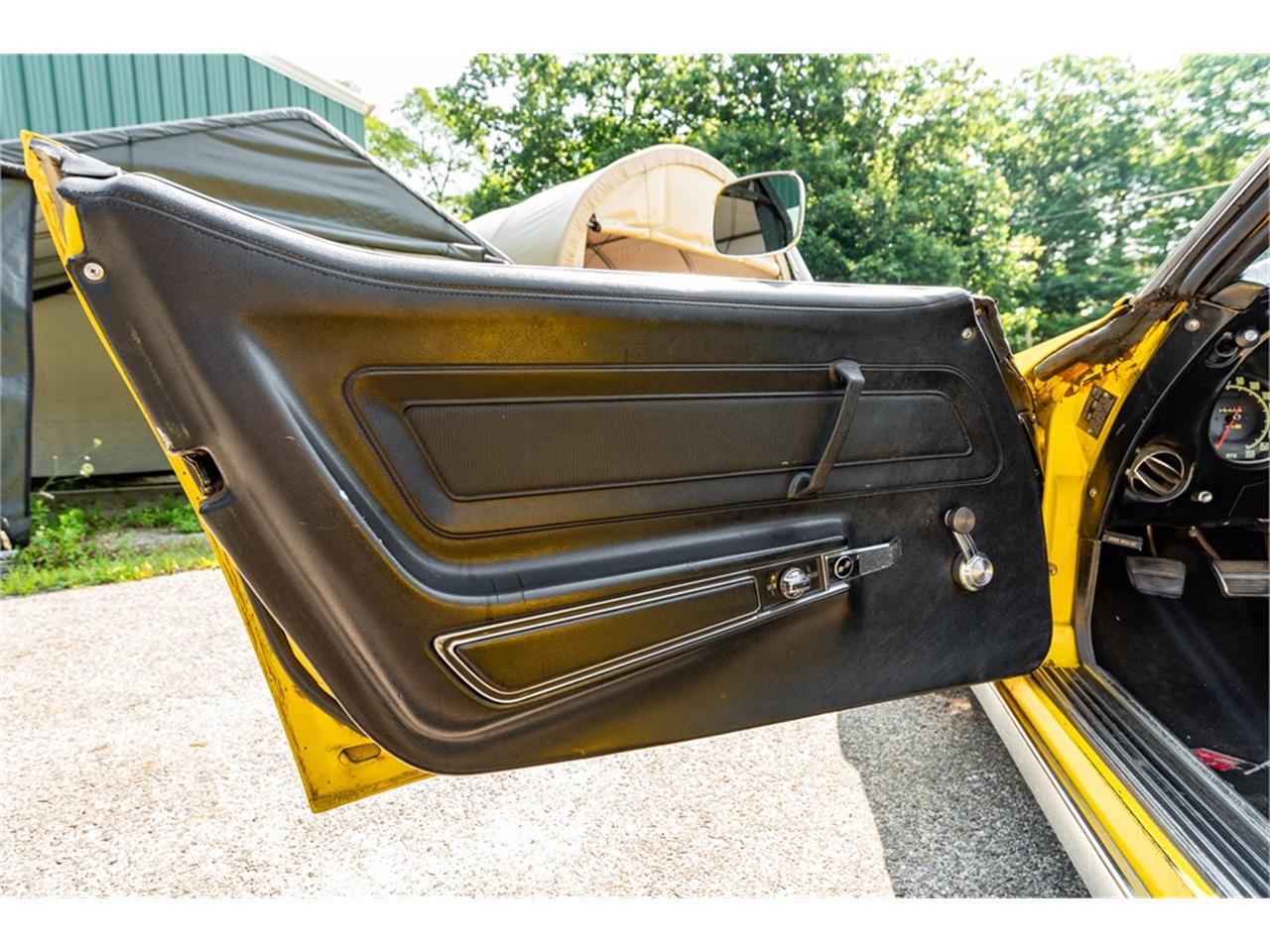 Chevrolet-Corvette-stingray-1971-Sunflower-Yellow-Black