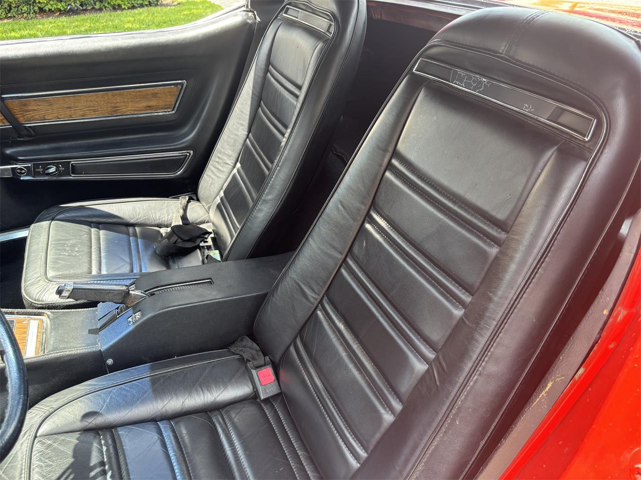 Chevrolet-Corvette-stingray-1972-Mille-Miglia-Red-Black-with-wood-trim-10
