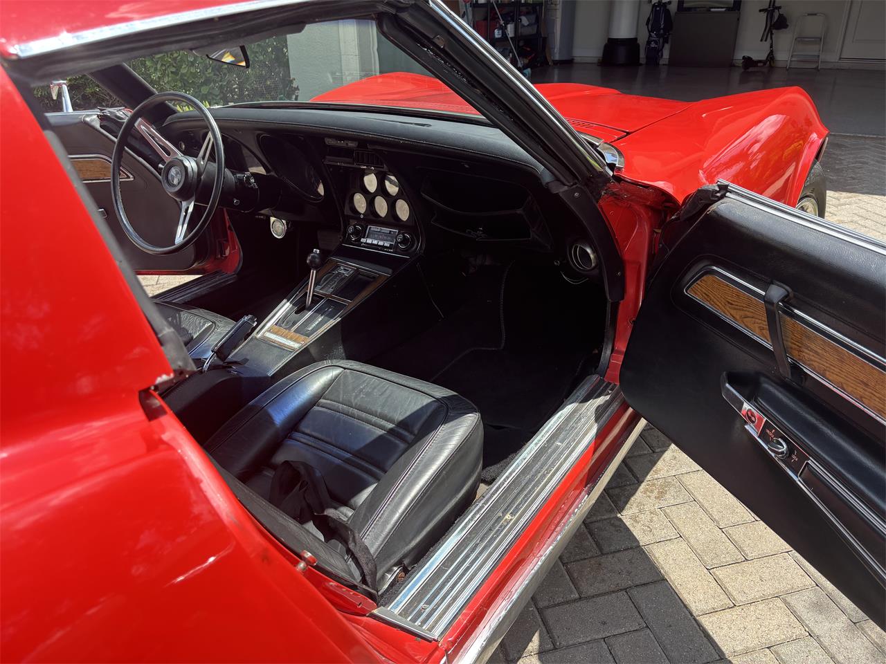 Chevrolet-Corvette-stingray-1972-Mille-Miglia-Red-Black-with-wood-trim-11
