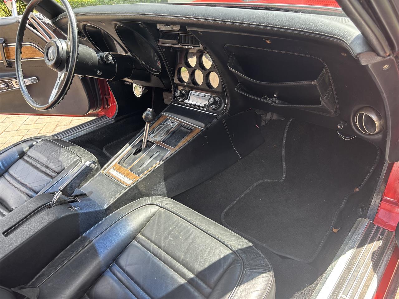 Chevrolet-Corvette-stingray-1972-Mille-Miglia-Red-Black-with-wood-trim-12
