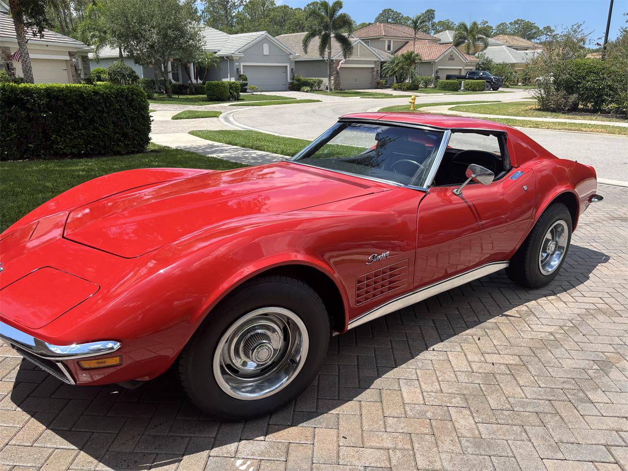 Chevrolet-Corvette-stingray-1972-Mille-Miglia-Red-Black-with-wood-trim-2