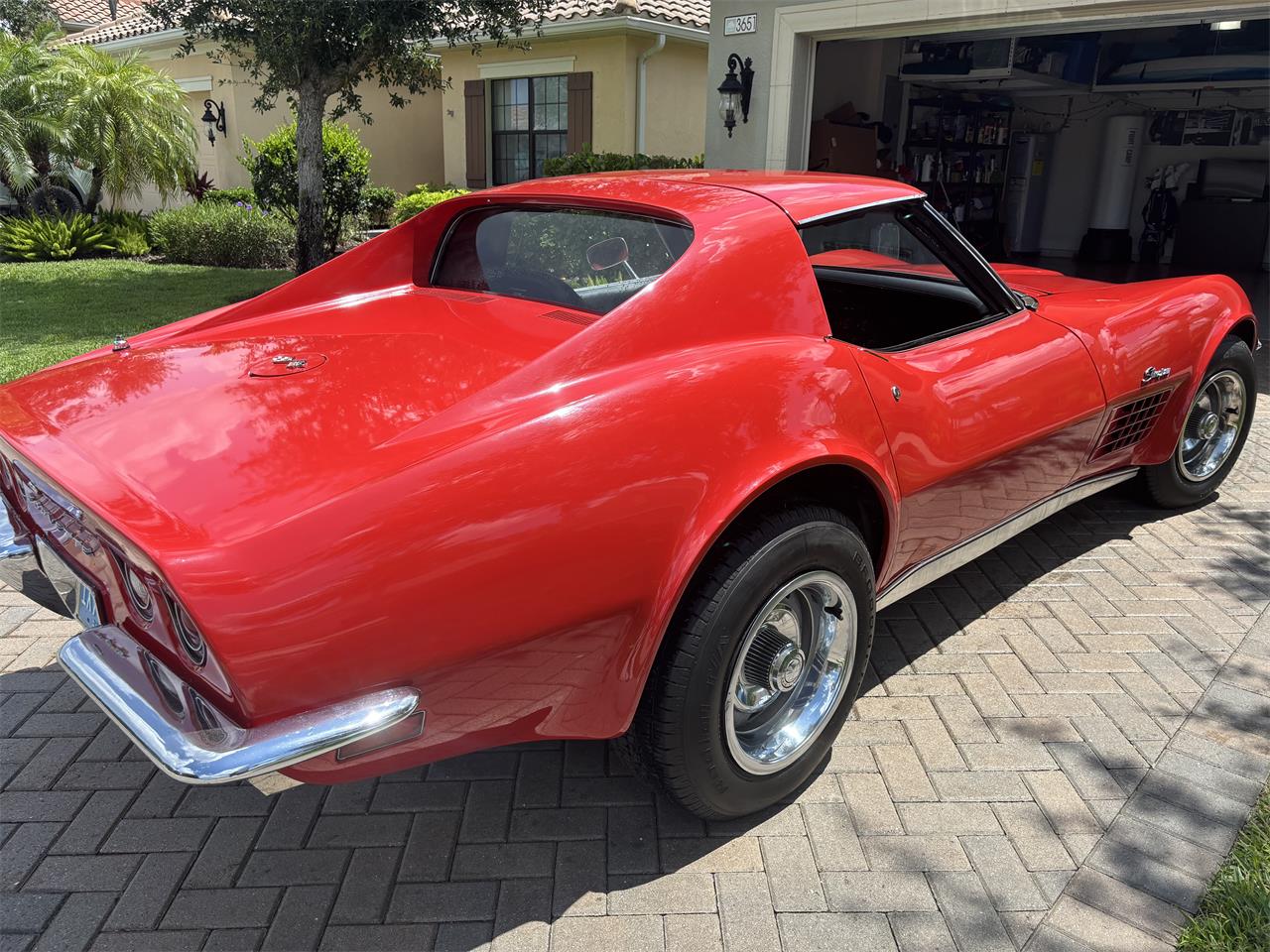 Chevrolet-Corvette-stingray-1972-Mille-Miglia-Red-Black-with-wood-trim-5